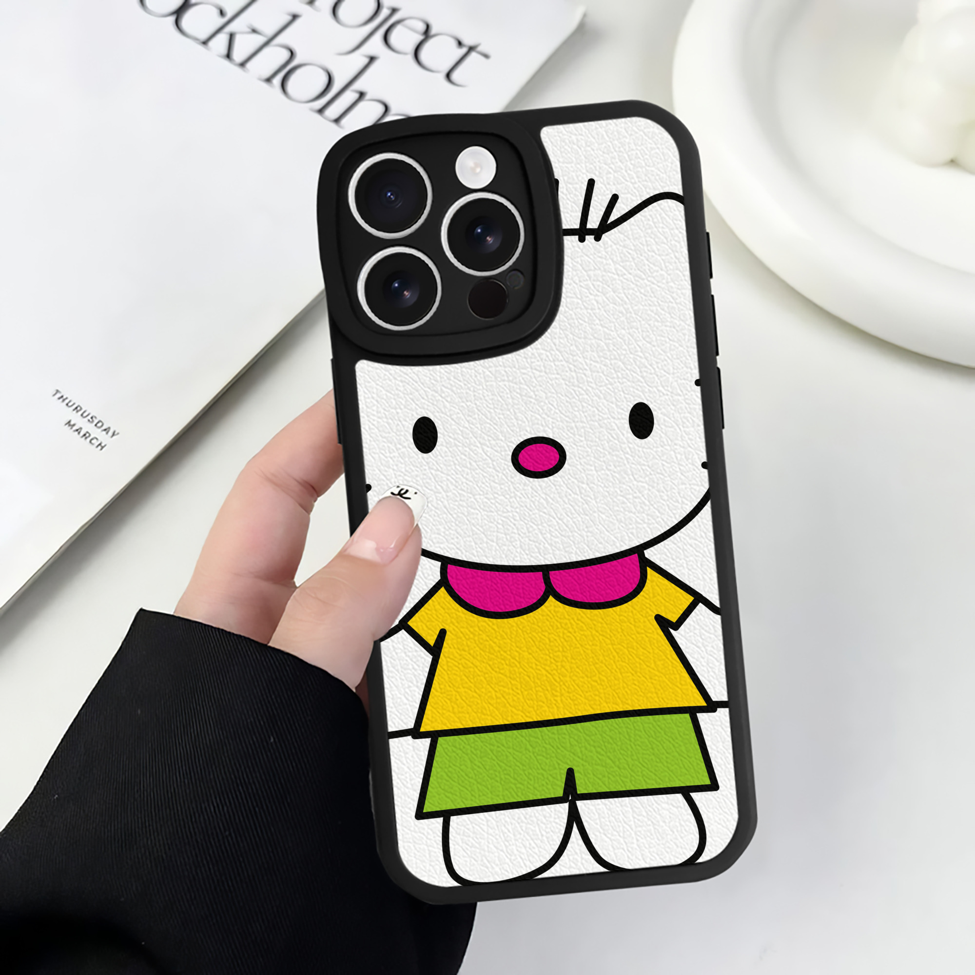 （画像用） Hello Kitty ハローキティ 【iPhone 16シリーズ対応】シリコンスマホケース（レザー調） 材質：シリコン